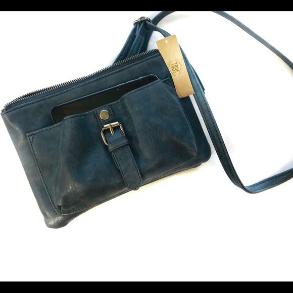 True Craft Small Buckle Crossbody Bag NWT - Picture 2 of 8